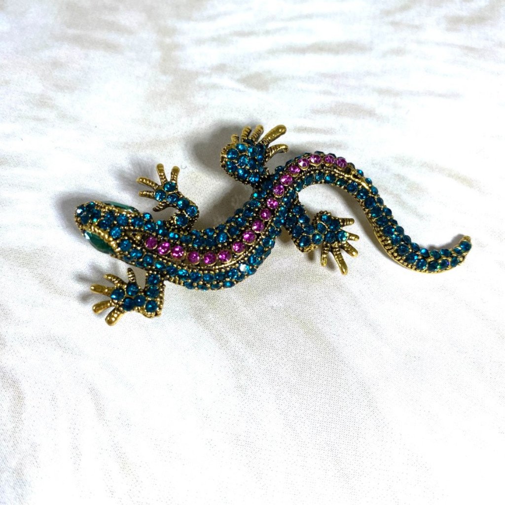 Thin Lizzy The Adorable Little Rhinestone Lizard Pin
